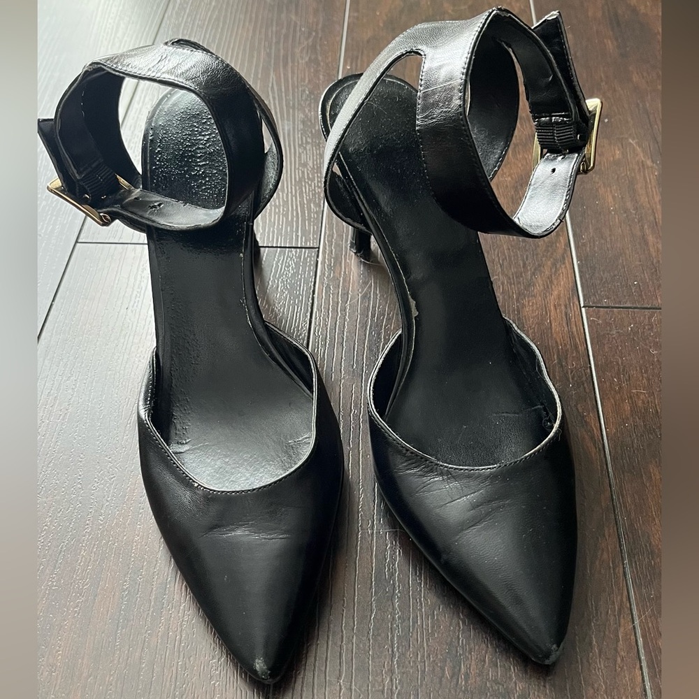 Pointy toe heel